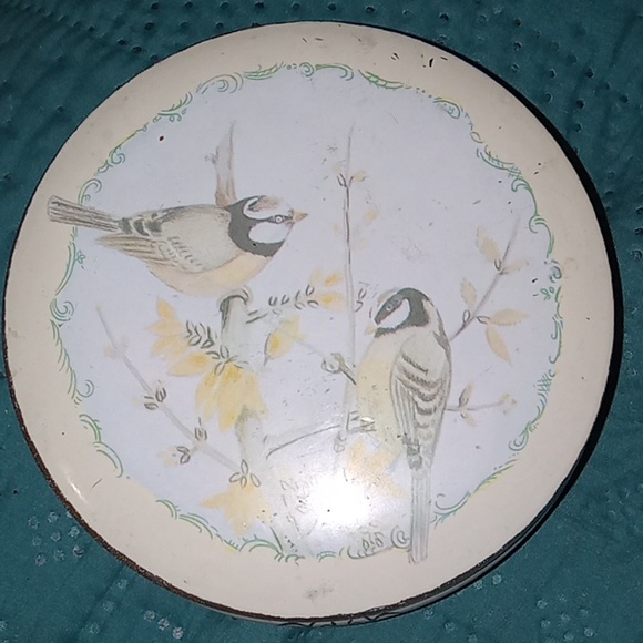 David Meister Other - Vintage meister powder tin